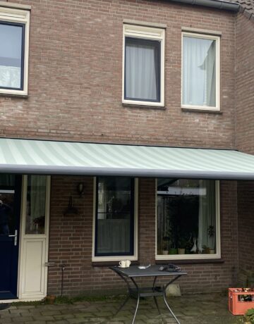 Knikarmscherm Mw. Van Iersel
